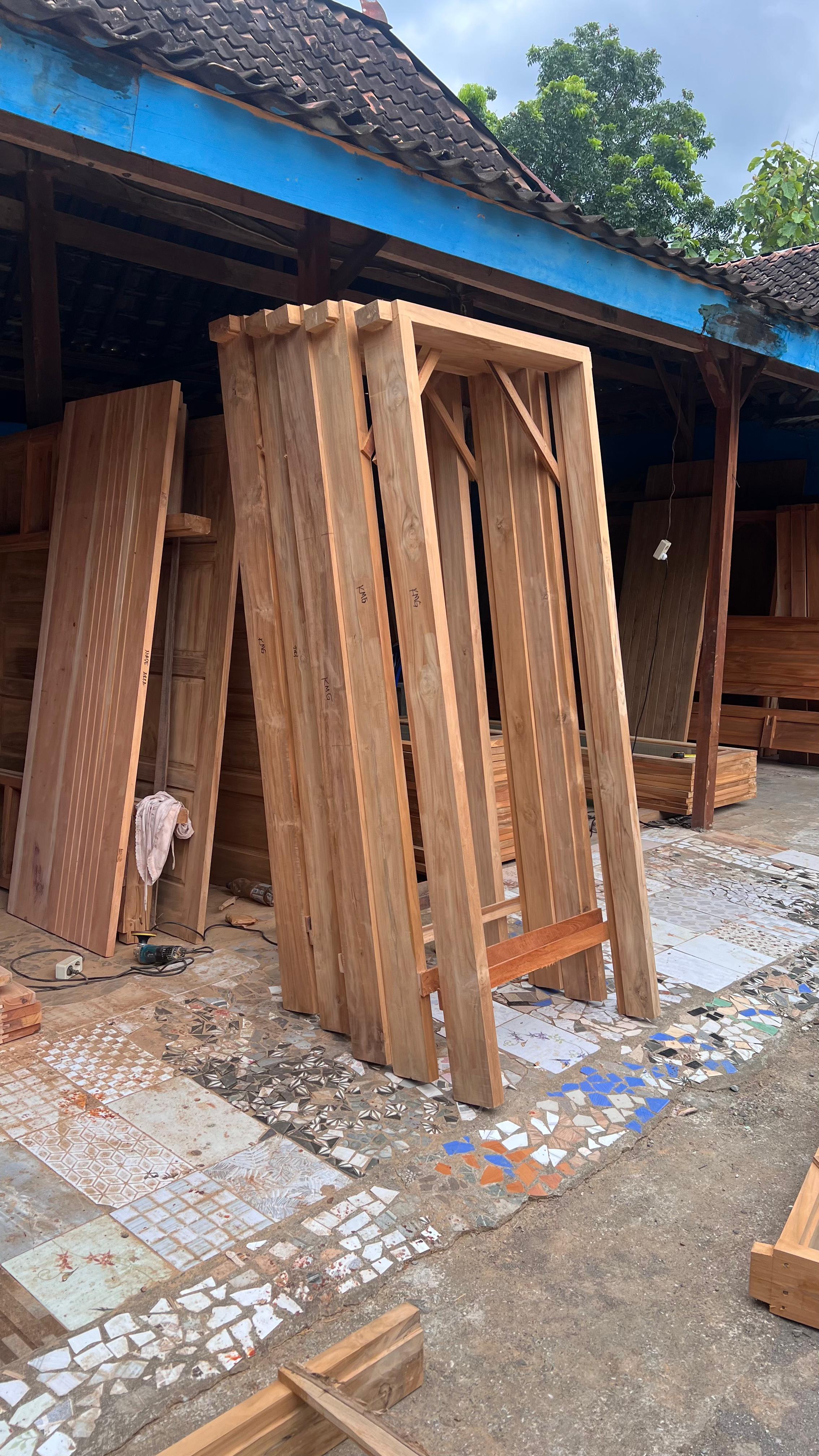 Pintu dan Kusen 6